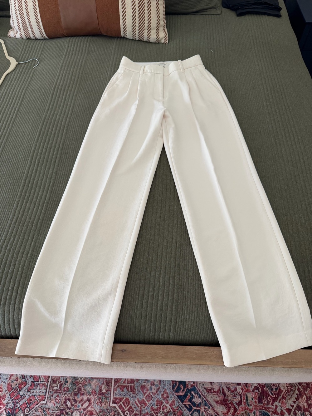 Aritzia The Effortless Pant
